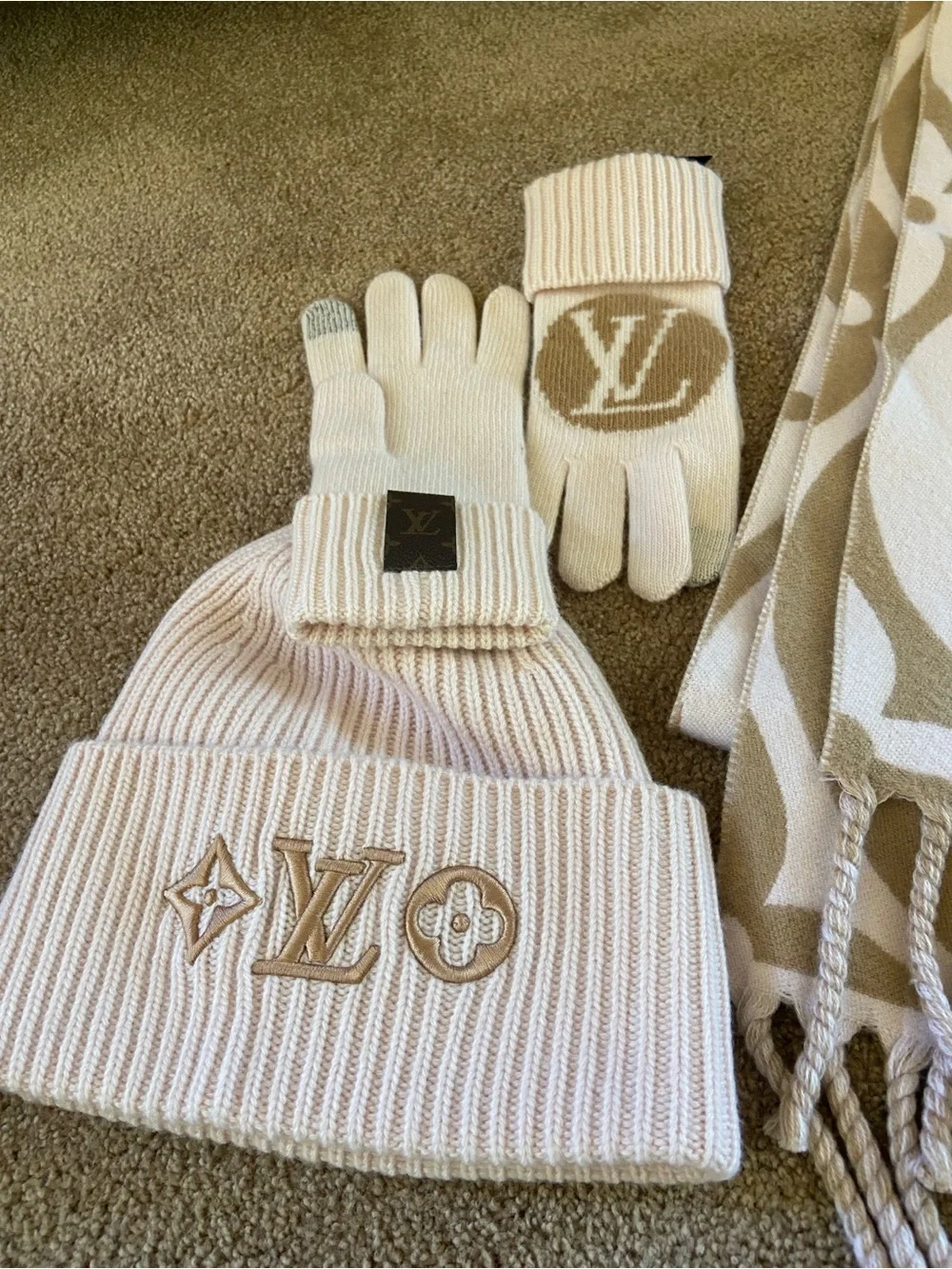 Louis Vuitton Medallion Scarf Wool Beige Rose/HAT/GLOVES SET!!!!